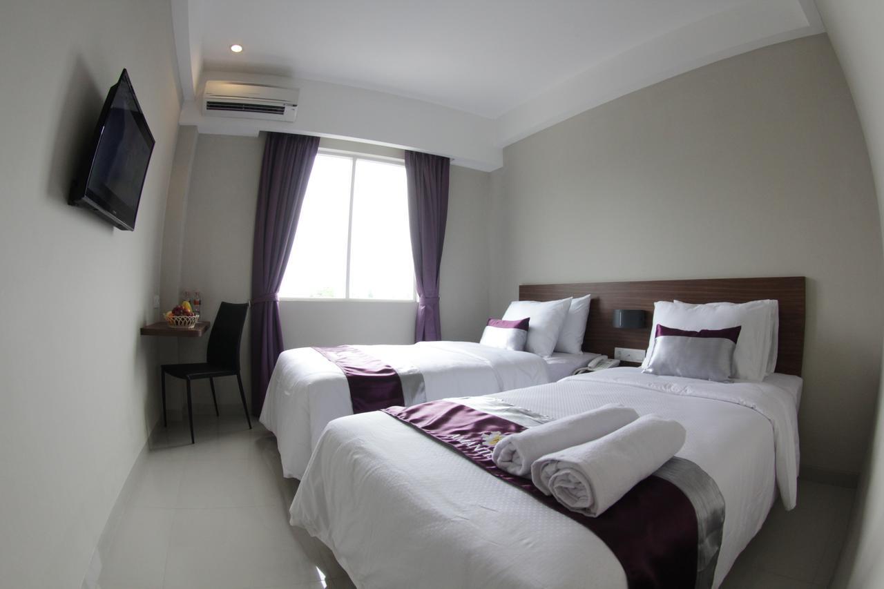 Amantis Hotel Demak Quarto foto